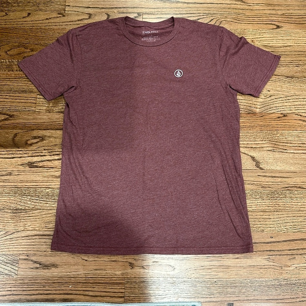 Men’s purple Volcom T shirt. Size L